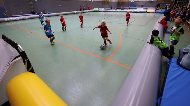 Viel am Ball sein, viele Tore erzielen und Spaß haben – das Motto der G-Junioren-Turniere des TSB Flensburg.