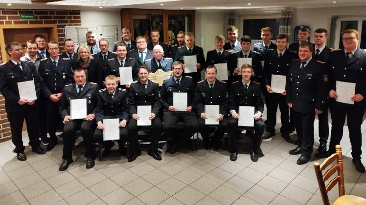 Einige Kameraden der Freiwilligen Feuerwehr Grafeld wurden in der Generalversammlung befördert.