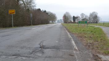 Die L109 zwischen Elmshorn und Seester ist in einem desolaten Zustand. Nun soll sie endlich saniert werden. Aber frühestens ab Herbst.