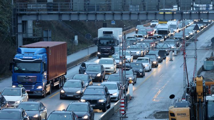 Stau Bei Hamburg Wegen Fahrbahnabsackungen Auf Der A7 | SHZ