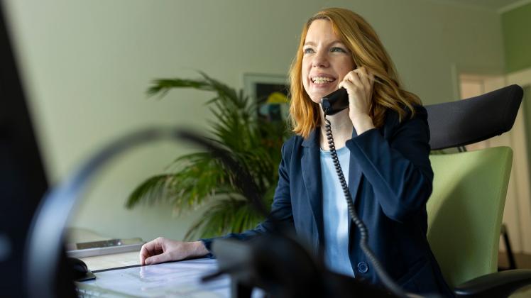 OS: Neue Leiterin der Telefonseelsorge Regina Tocke: Wie gehe ich mit Existenzängsten um?