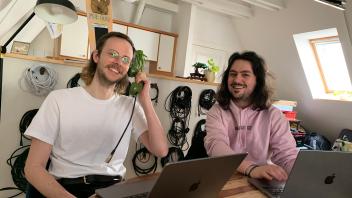 Anders Toftgaard (links) und Matthias Runge arbeiten vor allem am Laptop und digital.
