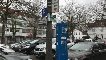 City-Anwohner in Delmenhorst können zu einem günstigen Jahrestarif öffentliche Parkplätze nutzen, wenn sie mehr als 400 Meter vom Parkhaus entfernt wohnen (hier Parkplatz Am Knick).