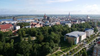 Rostock muss wegen der hohen Zahl an Geflüchteten erneut eine Sporthalle zur Unterbringung bereitstellen. Eine harte Entscheidung - aber dennoch richtig, meint Redakteur Stefan Menzel.   