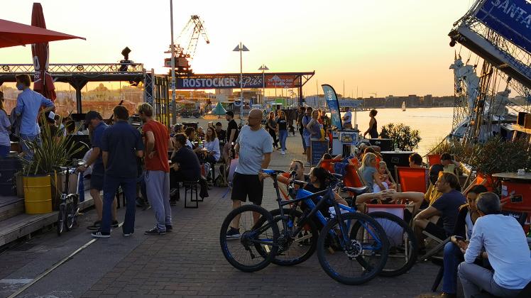 Am Sommer ist das Rost Dock bei Rostockern sehr beliebt