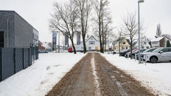 Der Unfallort ist eine schmale private Straße Annenheider Straße Delmenhorst Unfall tödlich