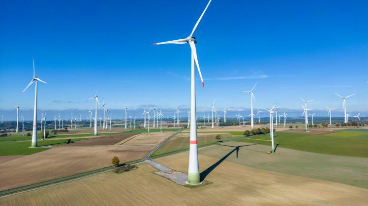 Windpark bei Lichtenau, Windenergieanlagen, NRW, Deutschland, Windenergie *** Wind farm near Lichtenau, wind turbines, N