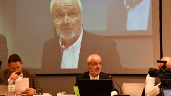 Der Vorsitzende des Hauptausschusses, Thorsten Schulz, leitete eine lebendige Debatte über die Zukunft der Imland-Klinik.