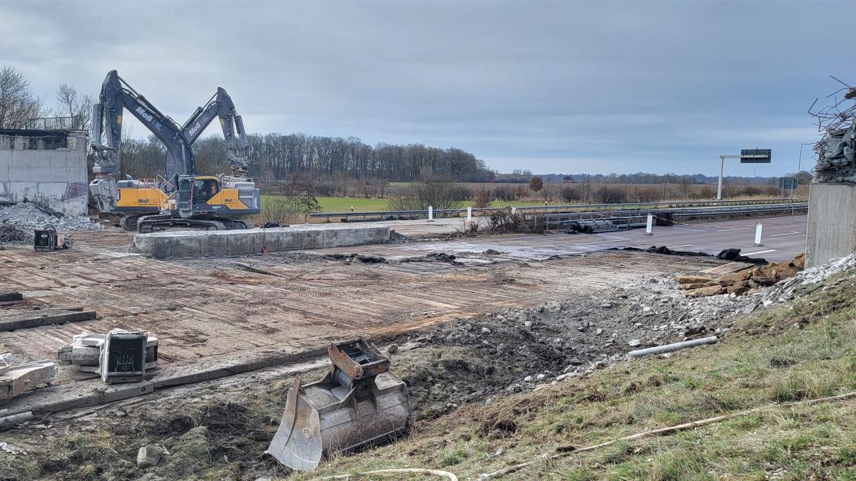 A1 Reinfeld - Bad Oldesloe: So Läuft Der Brücken-Abriss | SHZ