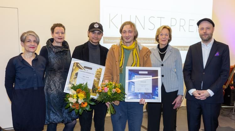 Verleihung des Osnabrücker Kunstpreis. Prof. Dr. Barbara Kaesbohrer, Meike Behm Preisträger Azim F. Becker und David Rauer, Dr. Ulrike Hamm, Nils-Arne Kässens