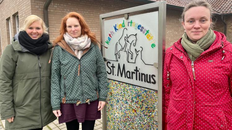 Franziska Notzon, Annette von der Heide und Katharina Lüssenheide (von links) haben ihre Kinder in der Kita St. Martinus. 