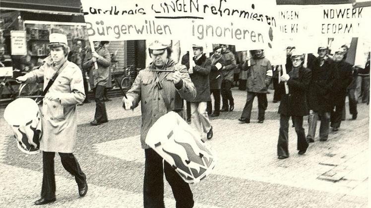 Demonstration 1977 zur Kreisreform in Lingen - Noch Anfang 1977 protestierten die Lingener gegen den Großkreis Emsland