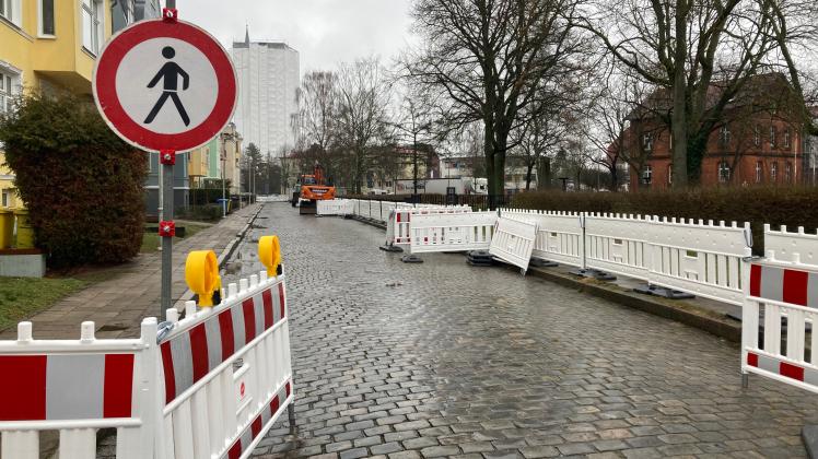 Am 13. März starteten die Arbeiten zur Sanierung des Gehwegs in der Lessingstraße.