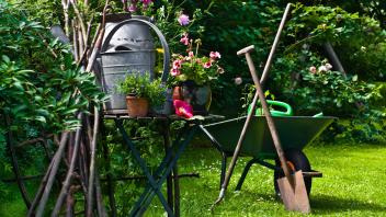 gartenarbeit,gartengerät *** gardening,garden equipment hhi-fkn