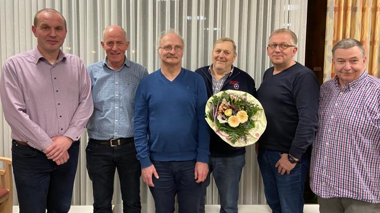 Der neue Vorstand des Kreisschwimmverbandes v.l. 2. Vors. Guido Fehrmann, Vors.  Johannes Schute), Ehrenvors.  Franz-Josef Niemeyer,  Kassenwart Friedhelm Schröer und Bezirksvors. Michael Kropp