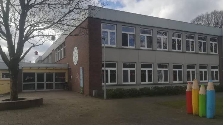 In der Grundschule Holte-Lastrup gibt es seit 1994 einen zentralen Schulkindergarten für alle Kinder aus der Samtgemeinde Herzlake. Das Angebot wurde aber zuletzt immer weniger angenommen.
