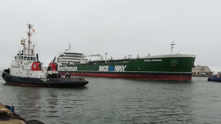 Der mit Methanol betriebene Tankerneubau „Stena Promise“ machte bei seinem ersten Deutschland-Anlauf in Rostock Zwischenstation, um hier eine Teilladung dieses umweltfreundlichen Kraftstoffs umzuschlagen.