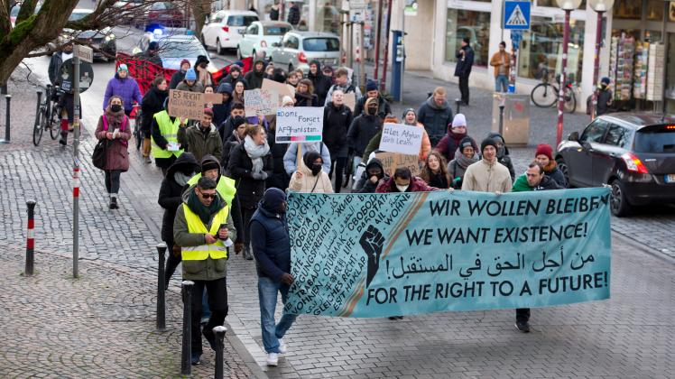 OS: No Lager Osnabrück kündigt zweite Demonstration und Protestkampagne mit monatlichen Aktionen zur Ausländerbehörde an, "Wir wollen bleiben! Für das Recht auf Zukunft"