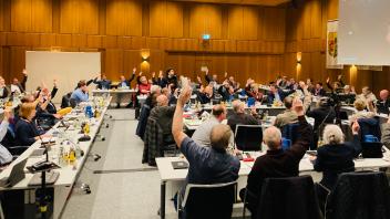 Der Kreistag hat entschieden: Sollte Kiel die Imland-Klinik übernehmen, will sich der Kreis Rendsburg-Eckernförde als Minderheitsgesellschafter einbringen.