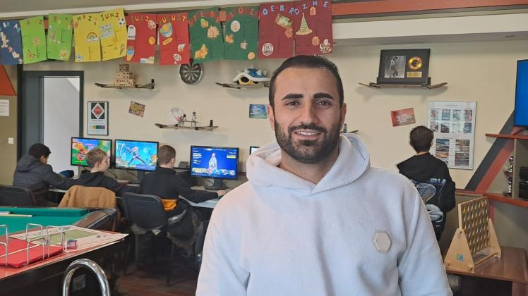 Aus dem Irak „glücklich angekommen“ in der Samtgemeinde Spelle: Jugendpfleger Murad Joki an seinem Arbeitsplatz im Jugendzentrum „Alte Feuerwehr“
