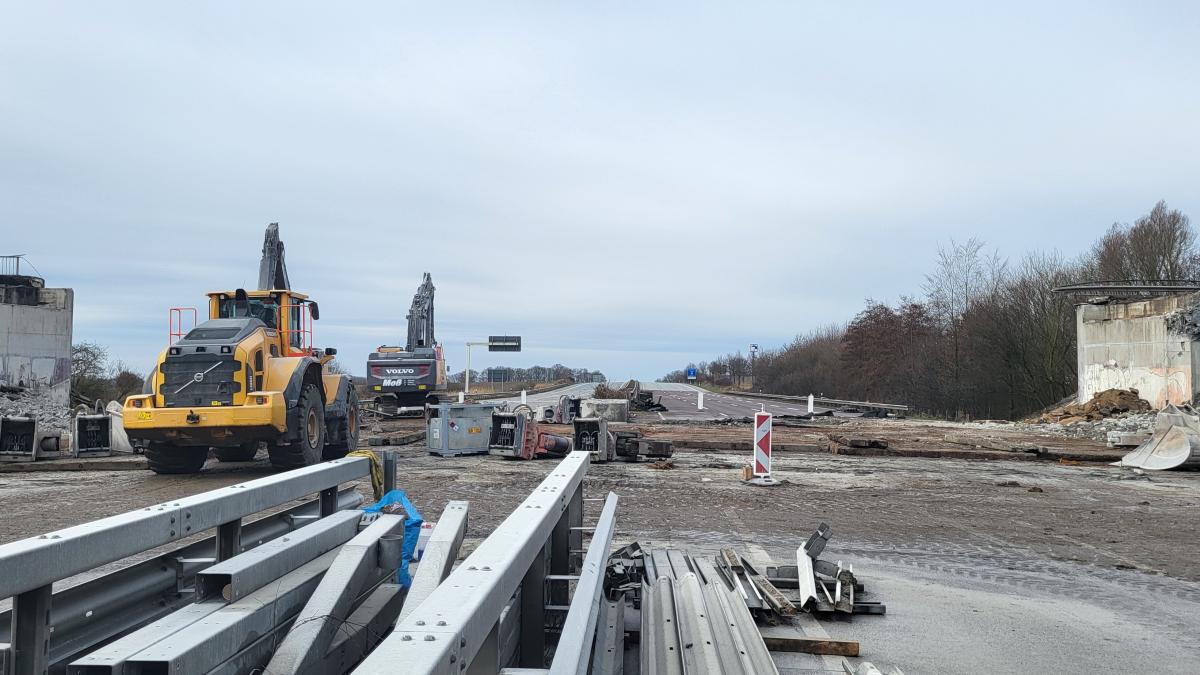 A1 Bei Reinfeld: Vollsperrung In Beide Richtungen Für Brückenbau | SHZ