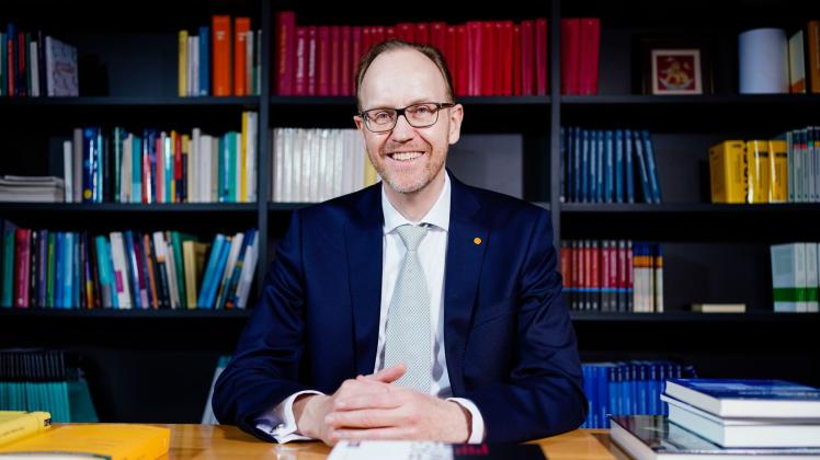 Henning Lobin