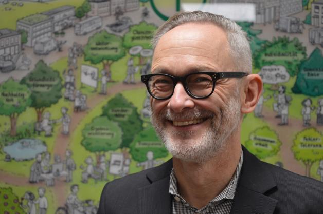 Interview: Claudius Mozer managt im Kreis Pinneberg den ÖPNV