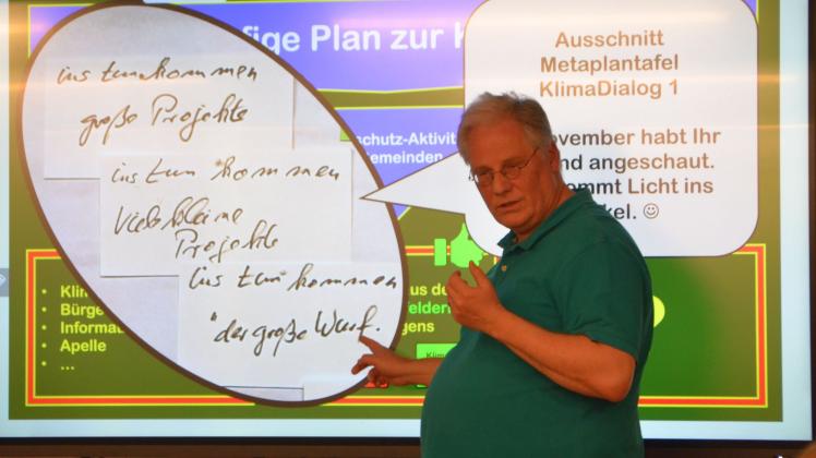 Von „Rot“ über „Orange“ und „Gelb“ zu „Grün“: Phil Lopatta, einer der Brokstedter Mit-Initiatoren des Projekts, stellte das Konzept der „Klimaampel“ vor. Wie in Brokstedt bis 2040 Klimaneutralität erreicht werden soll: 10 Teilnehmer am vierten „Brokstedter Klimadialog“.4. Brokstedter Klima-Dialog Klimadialog Klimaneutralität 2040 Klimaschutz klimaneutral Klimaneutralität Umwelt Gemeinde Brokstedt Maßnahmen Ziele Bürger helfen Energie Strom Sparen