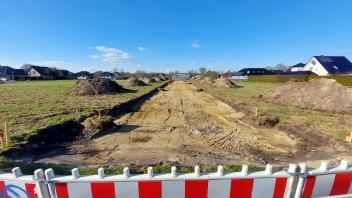 Im Baugebiet an der Hermann-Anton-Straße in Aschendorf hat die Erschließung begonnen. Die 17 Bauplätze sind bereits vergeben. Die Stadt plant aber weitere Grundstücke in Papenburg.