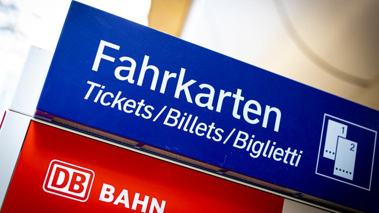 Bundestag berät über Finanzierungsgesetz für 49-Euro-Ticket