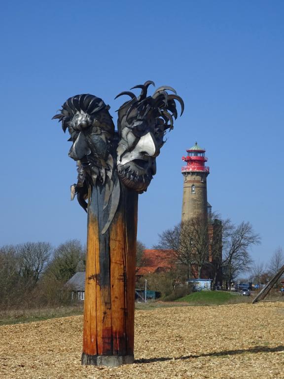 Svantevit-Figur und Leuchtturm am Kap Arkona.