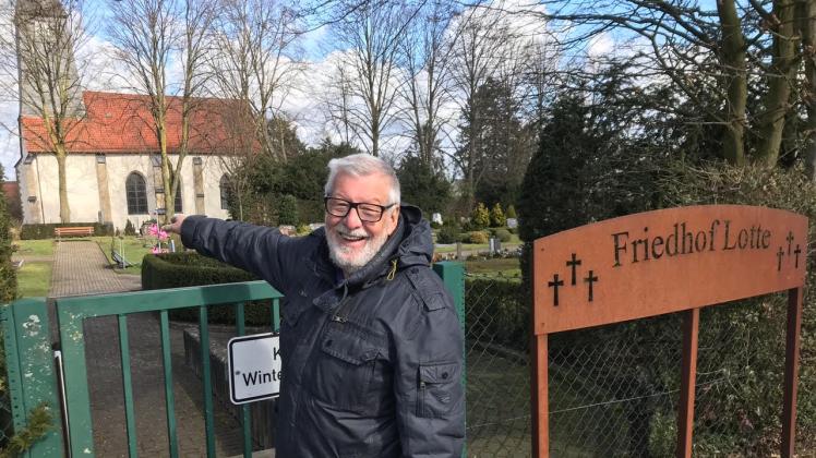 Reginald Rose erinnert sich an sechs Kneipen, die es in seinen „wilden Zeiten“ im Schatten des Alt-Lotter Kirchturms gab. Zwei von ihnen standen sogar dort, wo heute der Friedhof zur Nüchternheit mahnt.