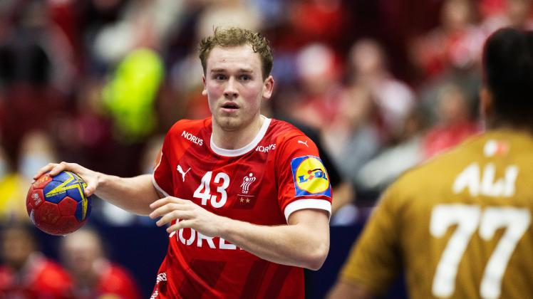 MALMÖ 20230115 Danmarks Simon Bogetoft Pytlick under söndagens match i handbolls-VM (grupp H) mellan Danmark och Bahrain