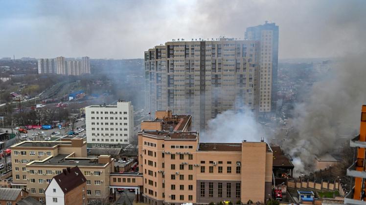 FSB-Gebäude brennt