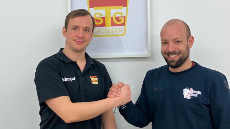 Die Trainer Eric Dörffel (links) von der TSG Wismar und Dominic Buttig vom Rostocker HC haben sich schon lange miteinander ausgetauscht. Nun haben beide Vereine eine Kooperation geschlossen.