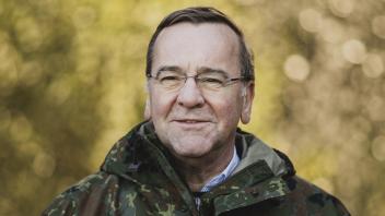 Boris Pistorius (SPD), Bundesminister der Verteidigung, aufgenommen im Rahmen eines Besuches der Streitkraeftebasis der 