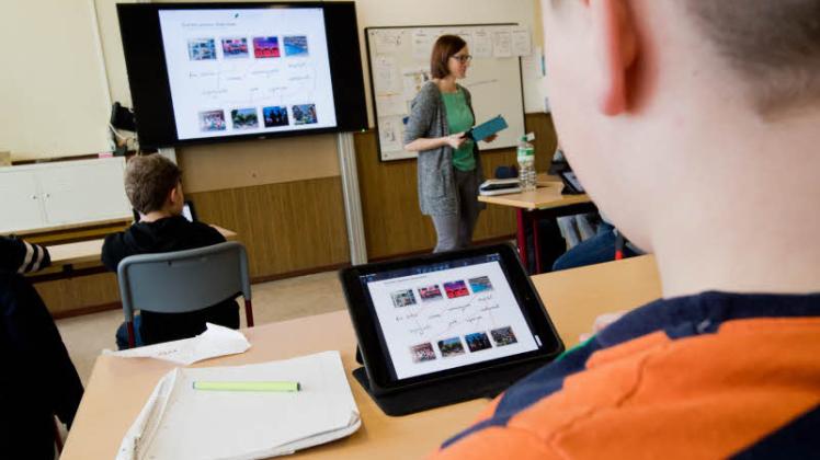 Der Digitalpakt Schule ermÃ¶glicht den Einsatz solcher Technik im Unterricht. 