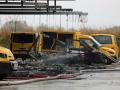 Großfeuer bei Deutscher Post in Wismar: Zahlreiche Elektroautos brennen nieder / Dach von Verteilzentrum beschädigt / 750.000 Euro Schaden