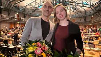 Bilden die neue Doppelspitze der Grünen in Niedersachsen: Alaa Alhamwi (Oldenburg) und Greta Garlichs (Hannover).