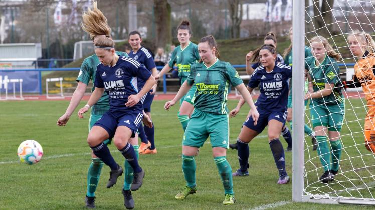 Osnabrück: Fußball, Regionalliga, Frauen: TSG Burg Gretesch - VfL Jesteburg. 19.03.2023 