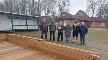 Vor der Saison: Treffen der Betreiber der Schaalseeklause mit Vertretern der Stadt Zarrentin. Am 25. März geht es los.