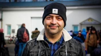 Aliiev Elmin kommt regelmäßig zur Lebensmittelausgabe der Schenefelder Tafel. Er ist Flüchtling aus der Ukraine. 
