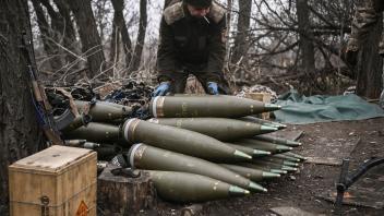 A Ukrainian serviceman prepares 155mm artillery shells near Bakhmut, eastern Ukraine, on March 17, 2023, amid the Russian invasion of Ukraine. (Photo by Aris Messinis / AFP)
