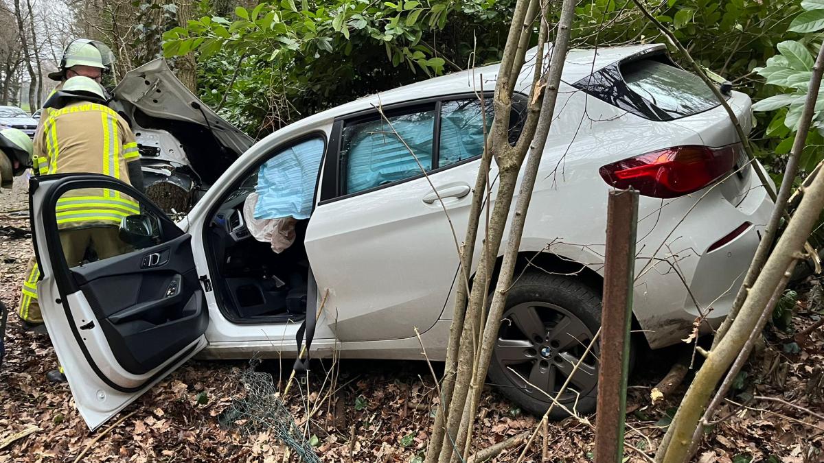 Auto Gegen Baum: Frau Bei Unfall In Kirchseelte Schwer Verletzt | DKO