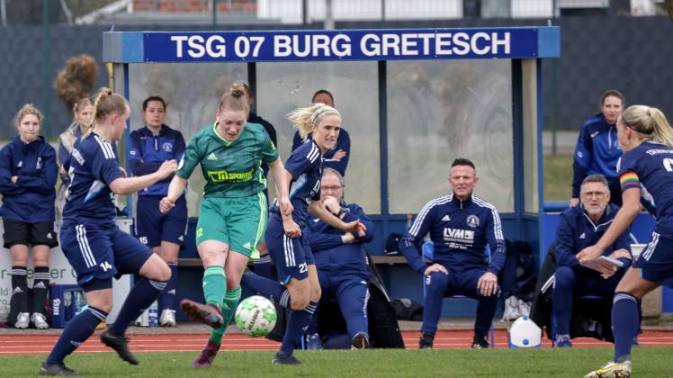 Osnabrück: Fußball, Regionalliga, Frauen: TSG Burg Gretesch - VfL Jesteburg. 19.03.2023 