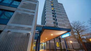 Das Polizeihochhaus in Itzehoe steht schon seit Jahren wegen seines Zustands in der Kritik. 