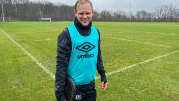 Gute Laune im Regen auf dem Schinkelberg: Sören Bertram  nach seinem ersten Teamtraining seit seiner Verletzung. 