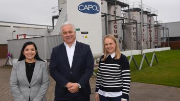 Die beiden Capol-Geschäftsführer Karina Sánchez (links) und Peter Hantl mit Marketinmg-Managerin Ann-Christin Meier.