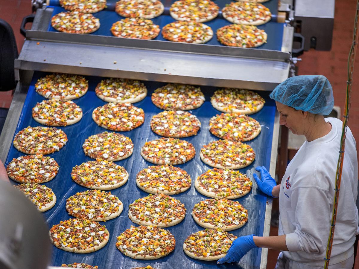 Pizzafabrik, Kaffeewerk: Arbeiter in MV wollen höhere Löhne | SVZ