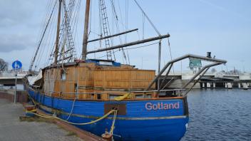 Vor einem Jahr wurde die „Gotland“  bereits verkauft und sollte eigentlich nach Greifswald überführt werden. Doch sie liegt immer noch am Kappelner Südhafen.